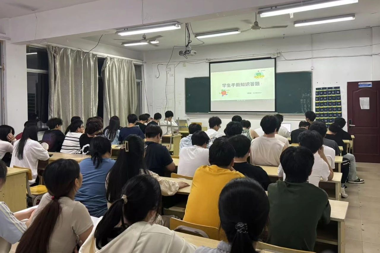 学风建设 | 以考促学：电子信息学院学生手册考试筑牢学风建设根基