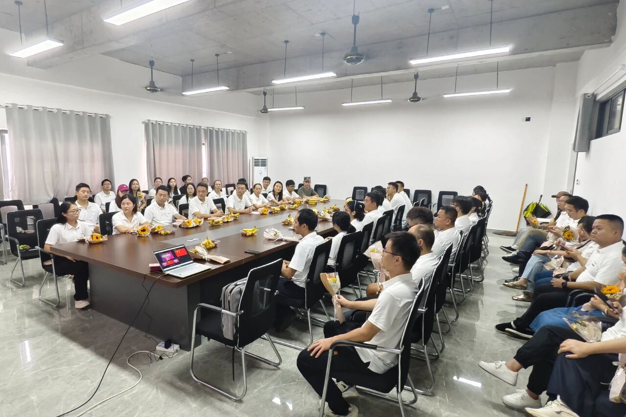 电子信息学院多彩活动庆祝第41个教师节